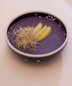 Sopa morada con Agua de mar